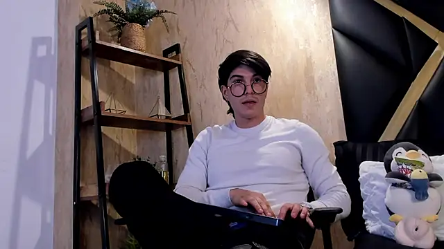 Snapshot of Karimferrer chatting on February 25, 4:00 am Karimferrer online show from February 25, 4:00 am