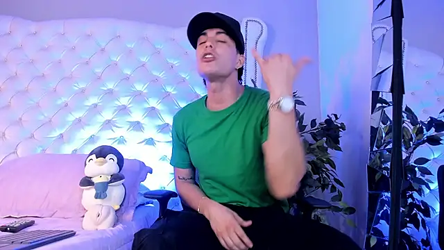 Snapshot of Karimferrer chatting on February 27, 6:13 am Karimferrer online show from February 27, 6:13 am