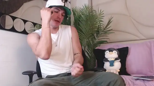 Snapshot of Karimferrer chatting on March 3, 4:18 am Karimferrer online show from March 3, 4:18 am