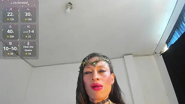 latinaStepmom online show from October 25, 8:58 pm