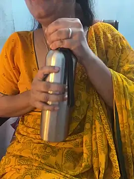 Snapshot of Spicy_sari_girl chatting on May 20, 1:56 am Spicy sari girl online show from May 20, 1:56 am