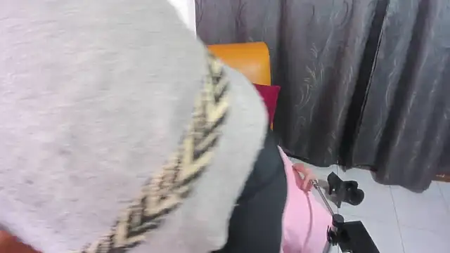 Snapshot of BrendaSex_Hot chatting on October 12, 7:02 pm BrendaSex Hot online show from October 12, 7:02 pm