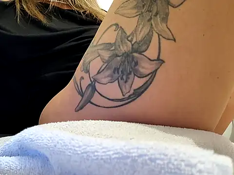 sweethotmilf888 online show from November 7, 9:31 am