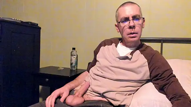 Snapshot of ImportantEquator0 chatting on November 12, 3:18 am ImportantEquator0 online show from November 12, 3:18 am