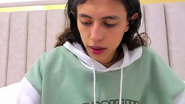 FreyaMoller online show from March 12, 6:36 pm