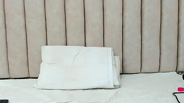 FreyaMoller online show from April 9, 7:08 pm