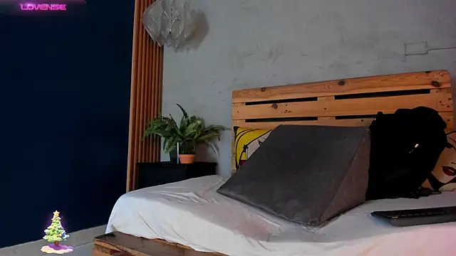 french sexx online show from December 19, 4:34 am