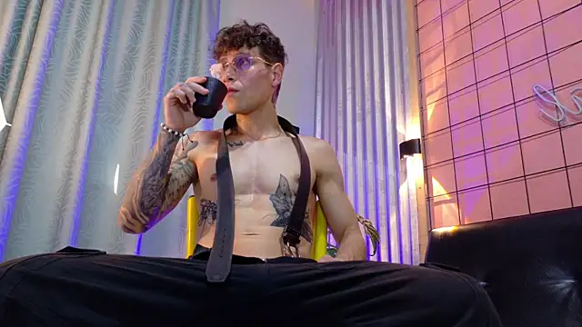 Snapshot of french_sexx chatting on January 17, 7:06 pm french sexx online show from January 17, 7:06 pm