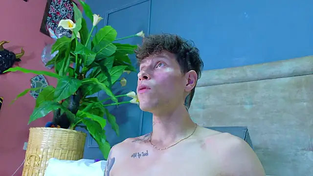 Snapshot of french_sexx chatting on January 18, 1:48 pm french sexx online show from January 18, 1:48 pm