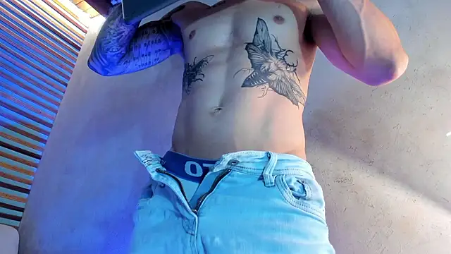 Snapshot of french_sexx chatting on February 13, 1:23 am french sexx online show from February 13, 1:23 am