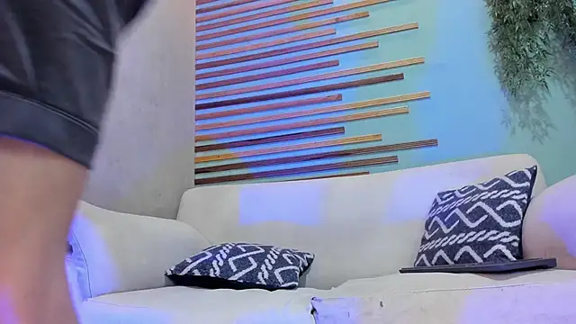 Snapshot of french_sexx chatting on February 19, 7:10 pm french sexx online show from February 19, 7:10 pm