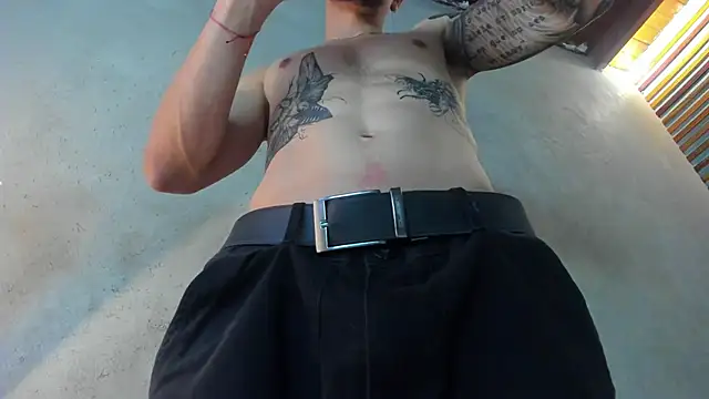 Snapshot of french_sexx chatting on March 4, 1:22 am french sexx online show from March 4, 1:22 am