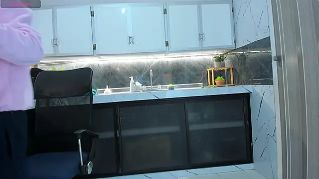 Snapshot of french_sexx chatting on April 14, 1:44 am french sexx online show from April 14, 1:44 am