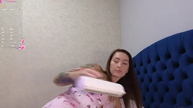 Snapshot of kimmie_meow chatting on October 30, 6:52 pm kimmie meow online show from October 30, 6:52 pm