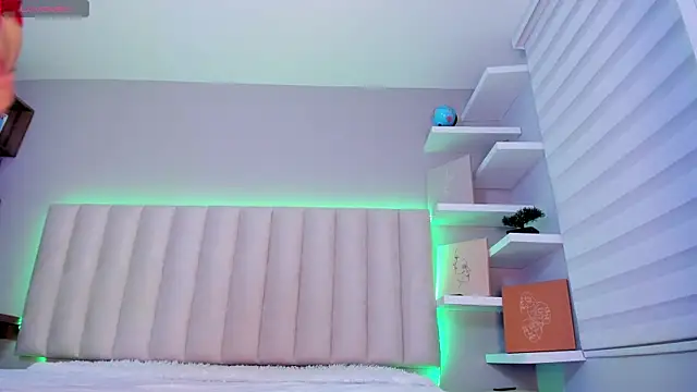 Snapshot of Sally__Walker chatting on October 9, 4:10 am Sally Walker online show from October 9, 4:10 am