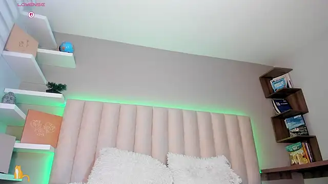 Snapshot of Sally__Walker chatting on October 16, 3:07 am Sally Walker online show from October 16, 3:07 am