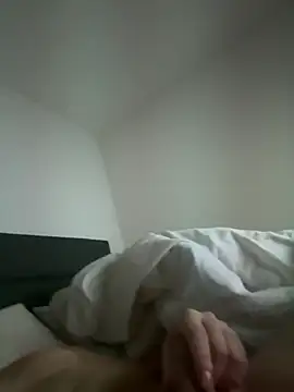 Snapshot of BigBiggs00 chatting on May 9, 4:06 am BigBiggs00 online show from May 9, 4:06 am