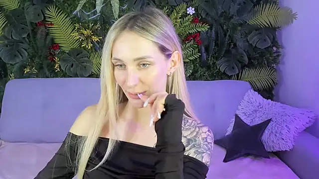 Horny Blond online show from November 2, 9:11 am