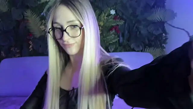 Horny Blond online show from December 15, 9:13 am