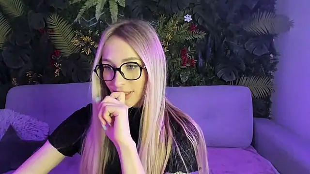 Snapshot of Horny_Blond chatting on January 18, 9:13 am Horny Blond online show from January 18, 9:13 am