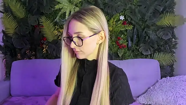 Snapshot of Horny_Blond chatting on February 7, 9:02 am Horny Blond online show from February 7, 9:02 am