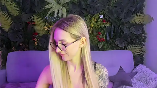 Snapshot of Horny_Blond chatting on February 8, 9:02 am Horny Blond online show from February 8, 9:02 am