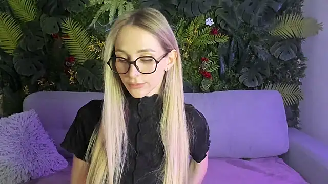 Snapshot of Horny_Blond chatting on February 16, 9:05 am Horny Blond online show from February 16, 9:05 am