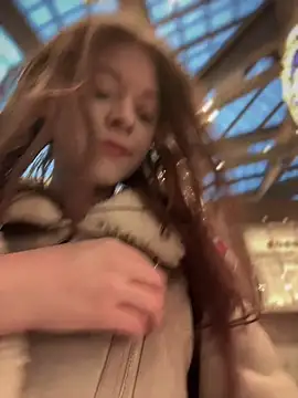 Snapshot of Times__Square chatting on December 6, 6:04 am Times Square online show from December 6, 6:04 am