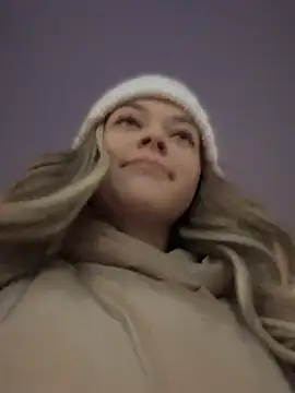 Snapshot of Times__Square chatting on December 20, 5:04 am Times Square online show from December 20, 5:04 am