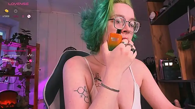 alisahug online show from March 10, 1:10 pm