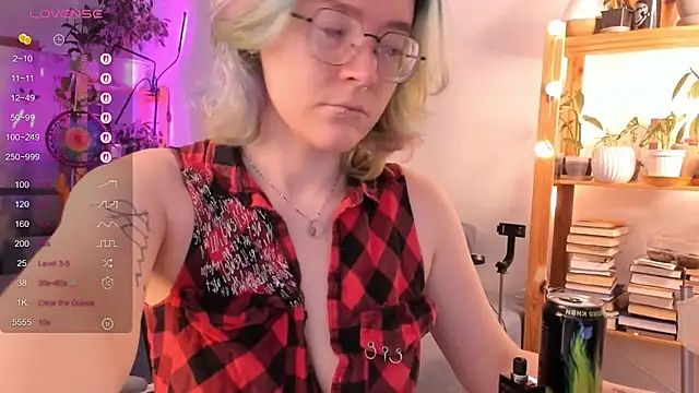 alisahug online show from October 17, 7:55 am