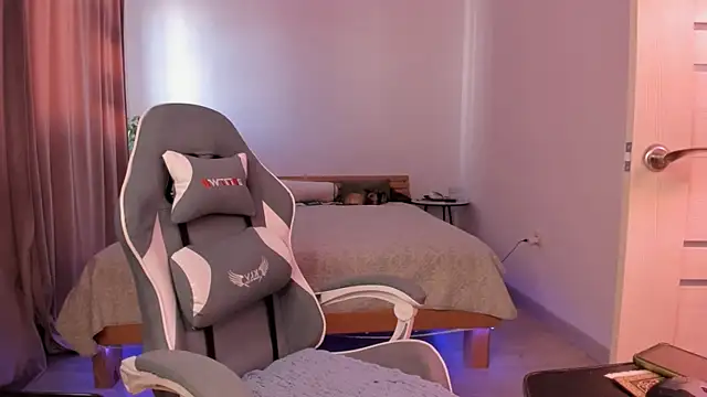 alisahug online show from April 29, 11:14 am