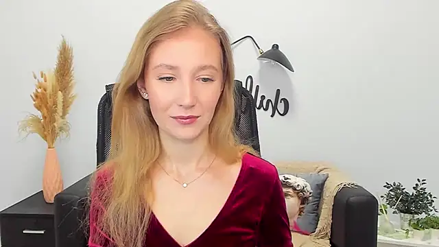 Snapshot of LolaWilsons chatting on January 23, 6:28 am LolaWilsons online show from January 23, 6:28 am