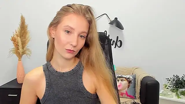 Snapshot of LolaWilsons chatting on January 29, 9:23 am LolaWilsons online show from January 29, 9:23 am