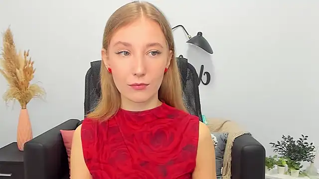 Snapshot of LolaWilsons chatting on February 24, 6:16 am LolaWilsons online show from February 24, 6:16 am