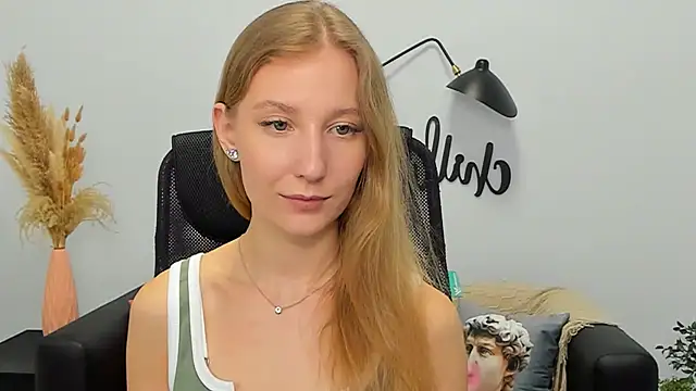 Snapshot of LolaWilsons chatting on March 19, 12:23 pm LolaWilsons online show from March 19, 12:23 pm