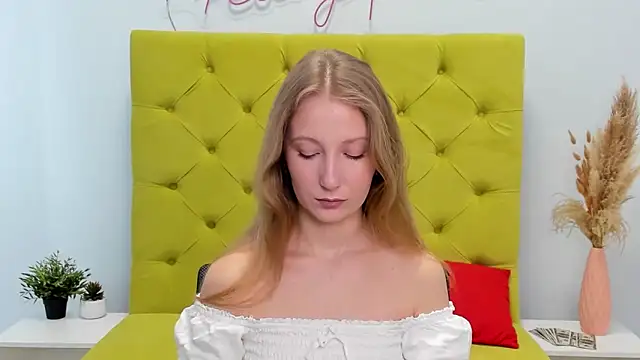 LolaWilsons online show from March 24, 8:08 am