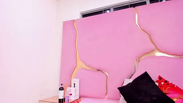 VaneLin18 online show from December 3, 9:35 pm