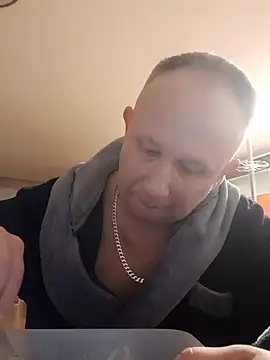 Snapshot of dikas45xxx chatting on December 31, 6:37 am dikas45xxx online show from December 31, 6:37 am