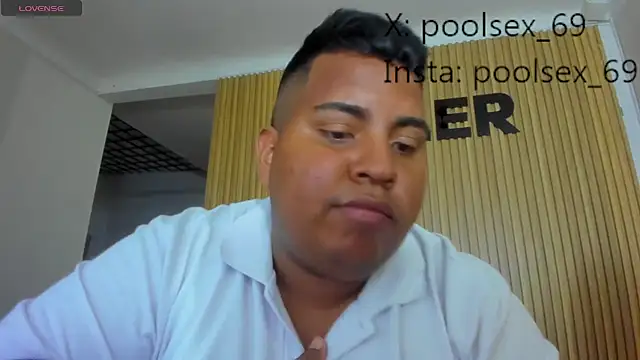Snapshot of Poolsex_69 chatting on October 21, 12:11 am Poolsex 69 online show from October 21, 12:11 am