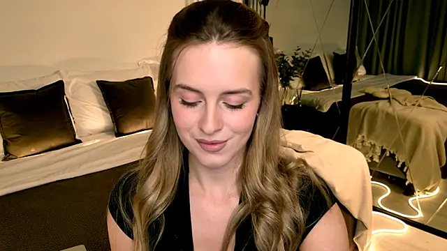 RozzitaBedberry online show from April 13, 11:37 am