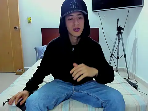 Chandler ken online show from November 18, 4:28 am