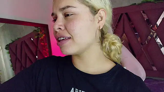 Haelycute online show from February 15, 12:25 pm