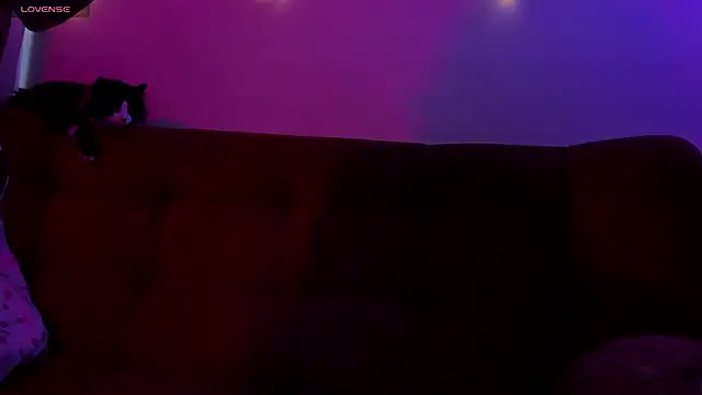 Snapshot of ohpetitemuse chatting on November 19, 3:23 pm ohpetitemuse online show from November 19, 3:23 pm