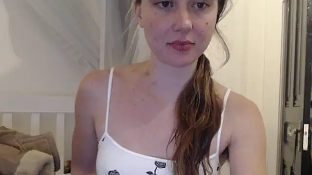 Snapshot of fern4ever chatting on February 7, 5:33 am fern4ever online show from February 7, 5:33 am