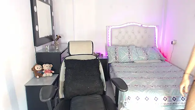Snapshot of Alexia_Dolly chatting on December 2, 10:23 pm Alexia Dolly online show from December 2, 10:23 pm
