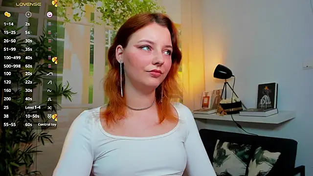 Snapshot of pretty_little_thing chatting on October 23, 5:33 pm pretty little thing online show from October 23, 5:33 pm