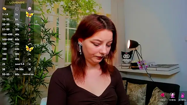 pretty little thing online show from December 15, 5:17 pm