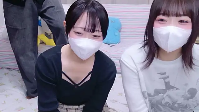 Snapshot of Mia--meow chatting on November 1, 11:56 am Mia--meow online show from November 1, 11:56 am