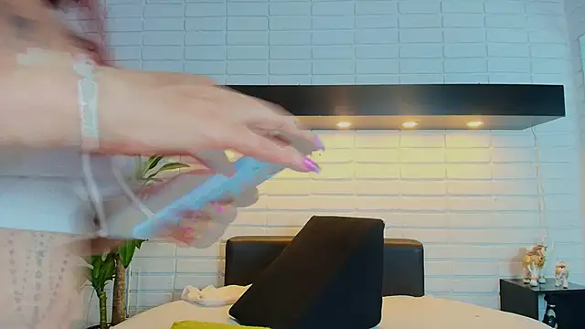 Snapshot of HannaBrave chatting on October 28, 12:09 pm HannaBrave online show from October 28, 12:09 pm